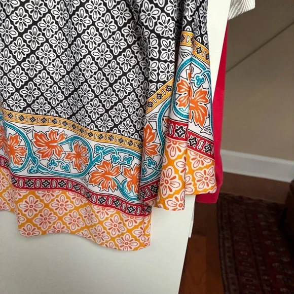 Patterned Women's Top with Multicolor Design - Picture 5 of 6